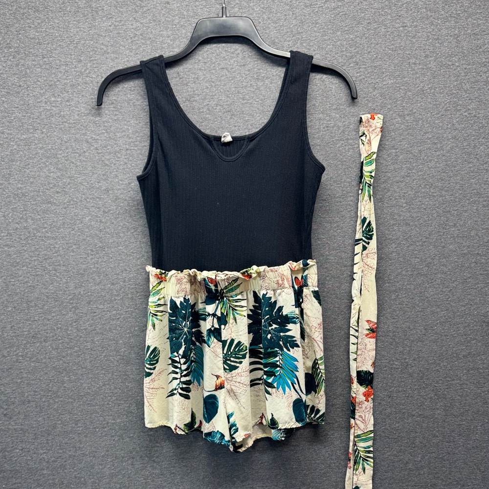 Floral Black and Cream Women's Romper XL